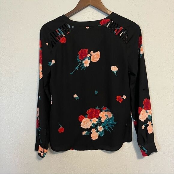 Women's Candie's Floral Rose Print Top - Picture 4 of 6